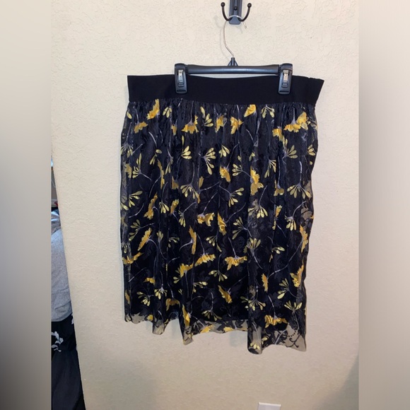 Women’s EST 1946 Floral Skirt Size Large - Picture 1 of 7